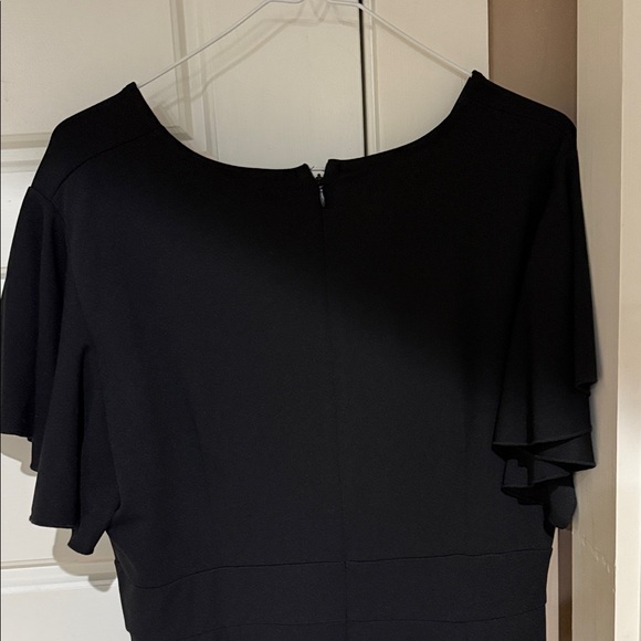 Elegant Black Maxi Dress with Flutter Sleeves - Picture 4 of 4